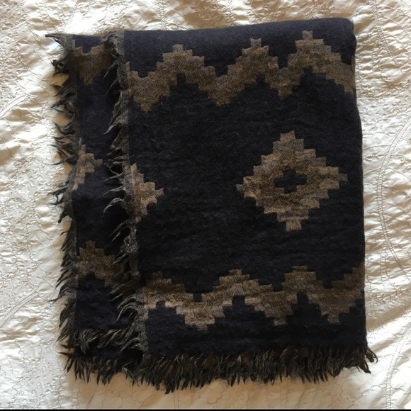🪴🌾2 for $125🌾🪴NEW Aritzia blanket mosaic scarf - Picture 3 of 4